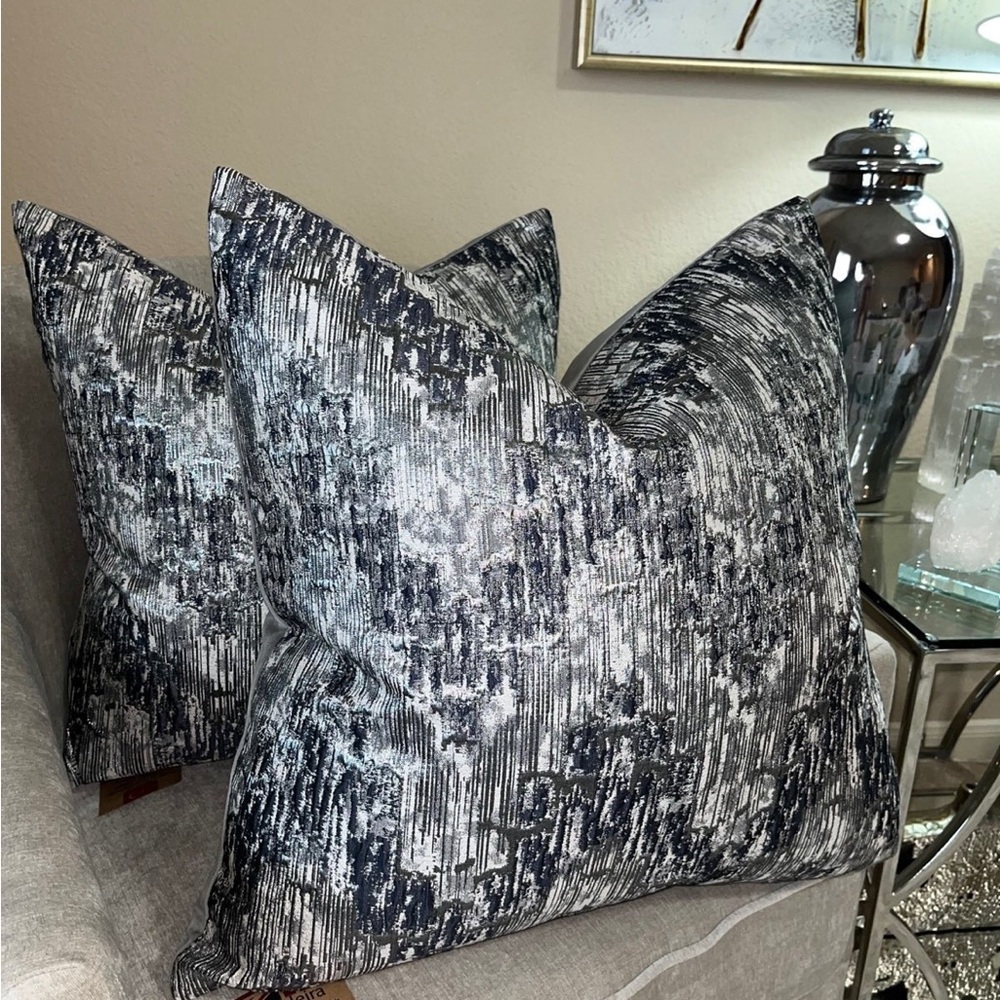 1-NWT CALDEIRA ABSTRACT DESIGN
DECORATIVE PILLOWS (Read description for details)